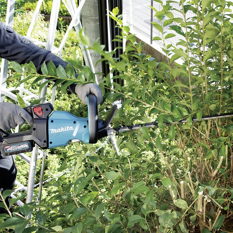 makita-uh006gd201-40v-xgt-60-cm-brushless-hedge-trimmer-with-2-x-2-5ah-batteries-and-charger_1 Makita UH006GD201 40V XGT 60 cm Brushless Hedge Trimmer with 2 x 2.5Ah Batteries and Charger